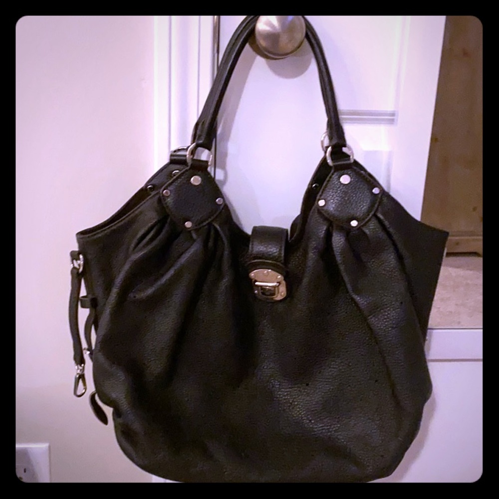Louis Vuitton Large Hobo Mahina Leather Black